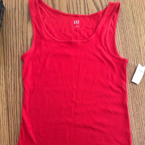NWT Gap Ribbed Tank - Size M - Picture 1 of 3
